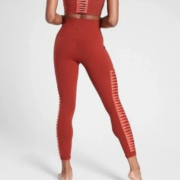 Athleta Salutation Stash Pocket II Twist 7/8 Legging - sz XS - Picture 3 of 10